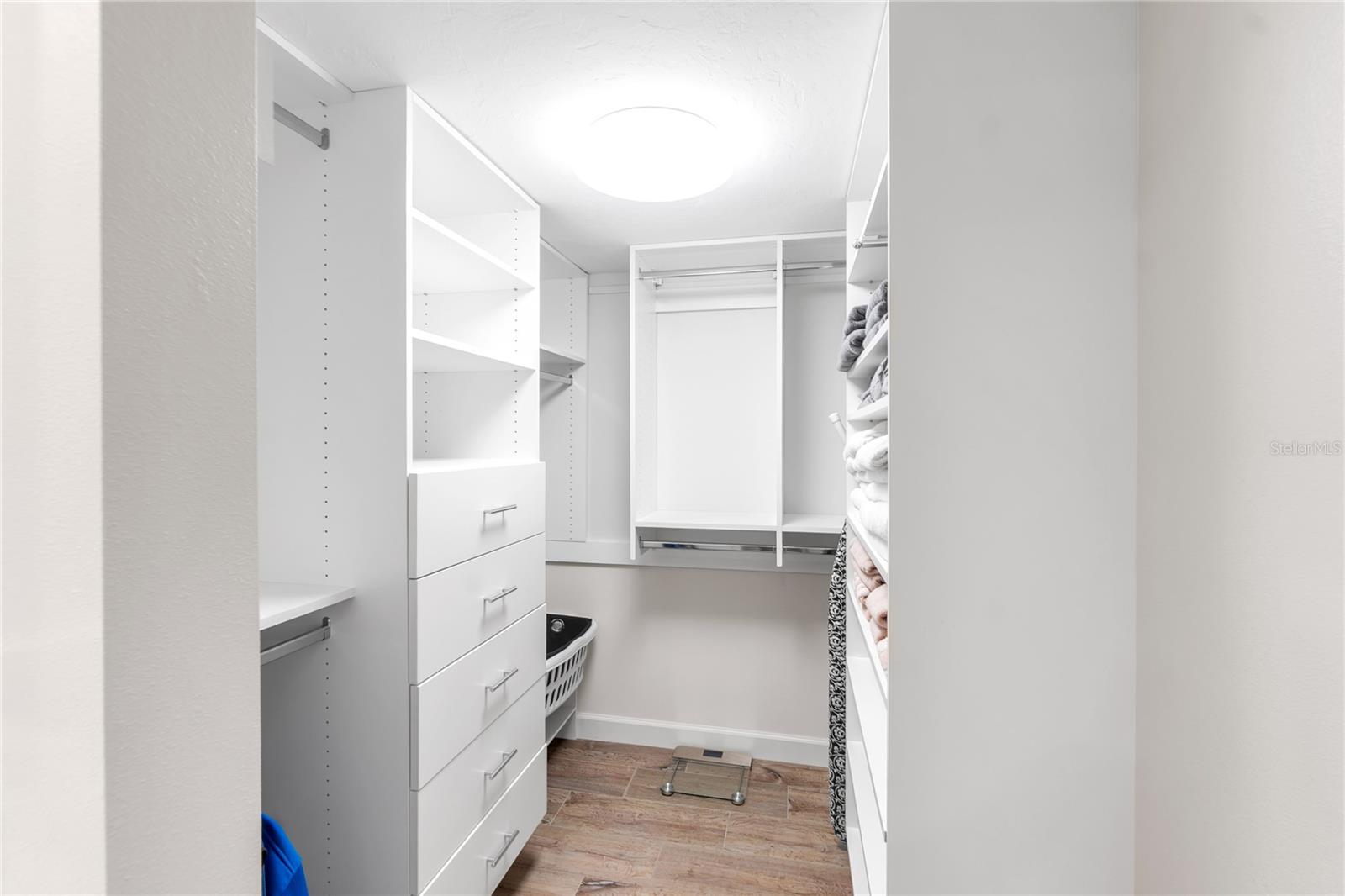 Image 33 of 66 For 1000 Longboat Club Road 204