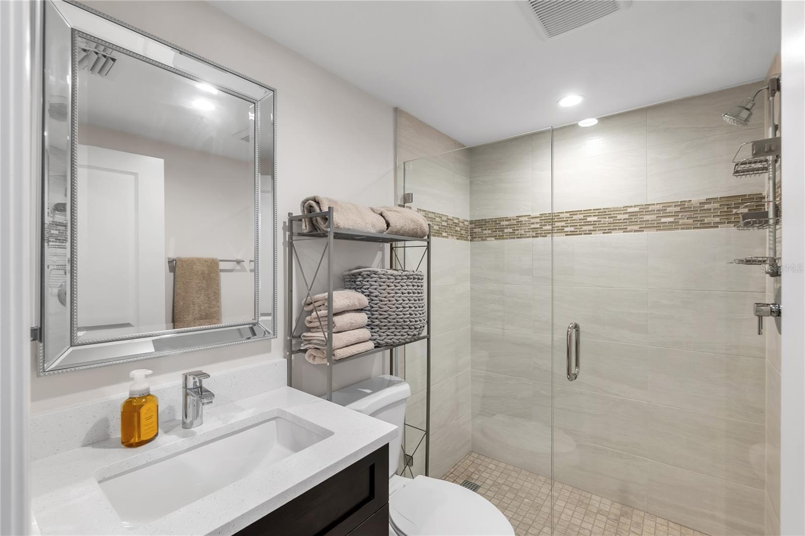 Image 34 of 66 For 1000 Longboat Club Road 204