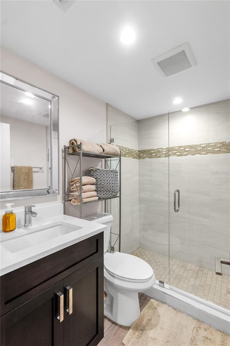 Image 35 of 66 For 1000 Longboat Club Road 204