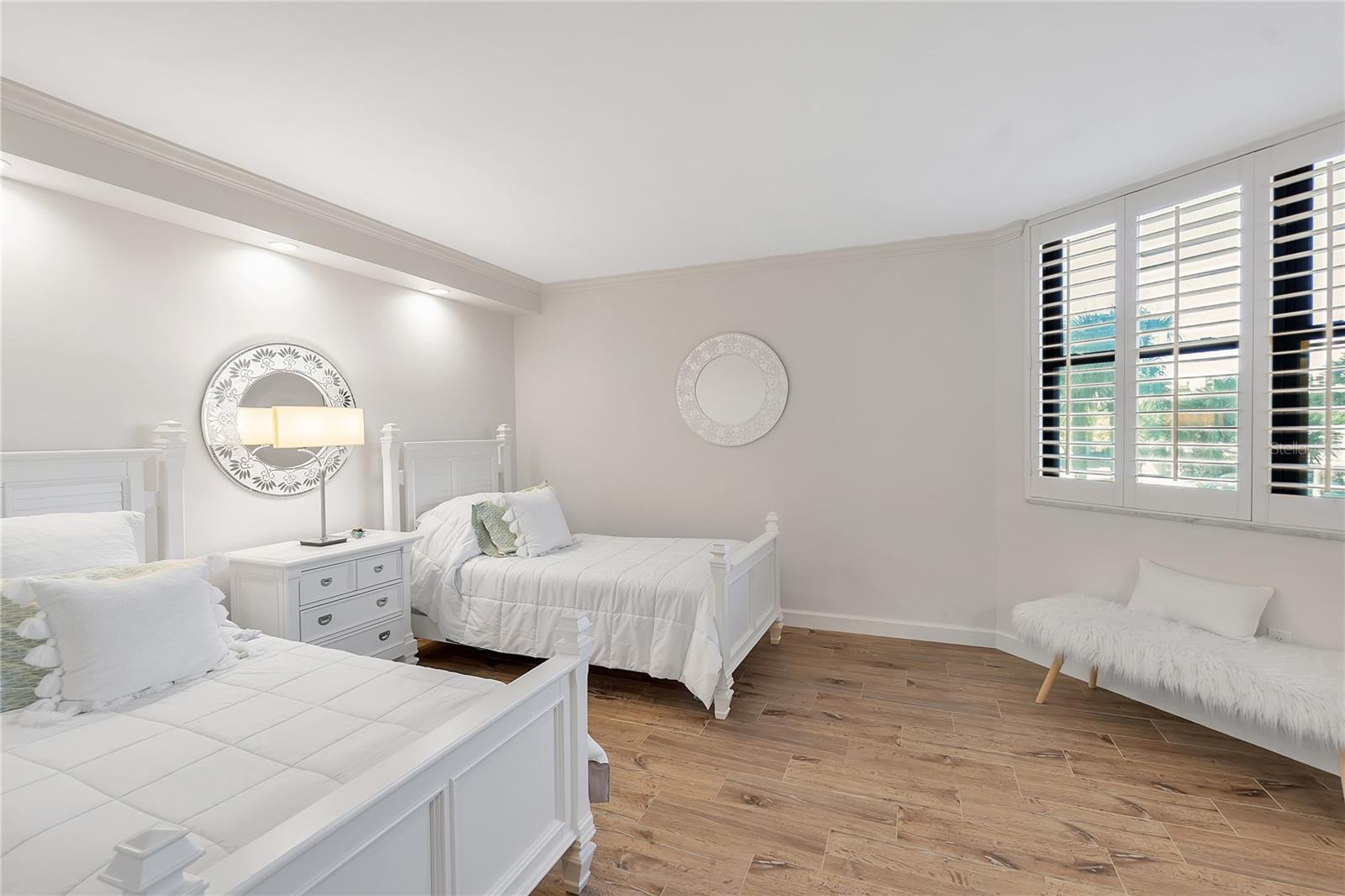 Image 36 of 66 For 1000 Longboat Club Road 204