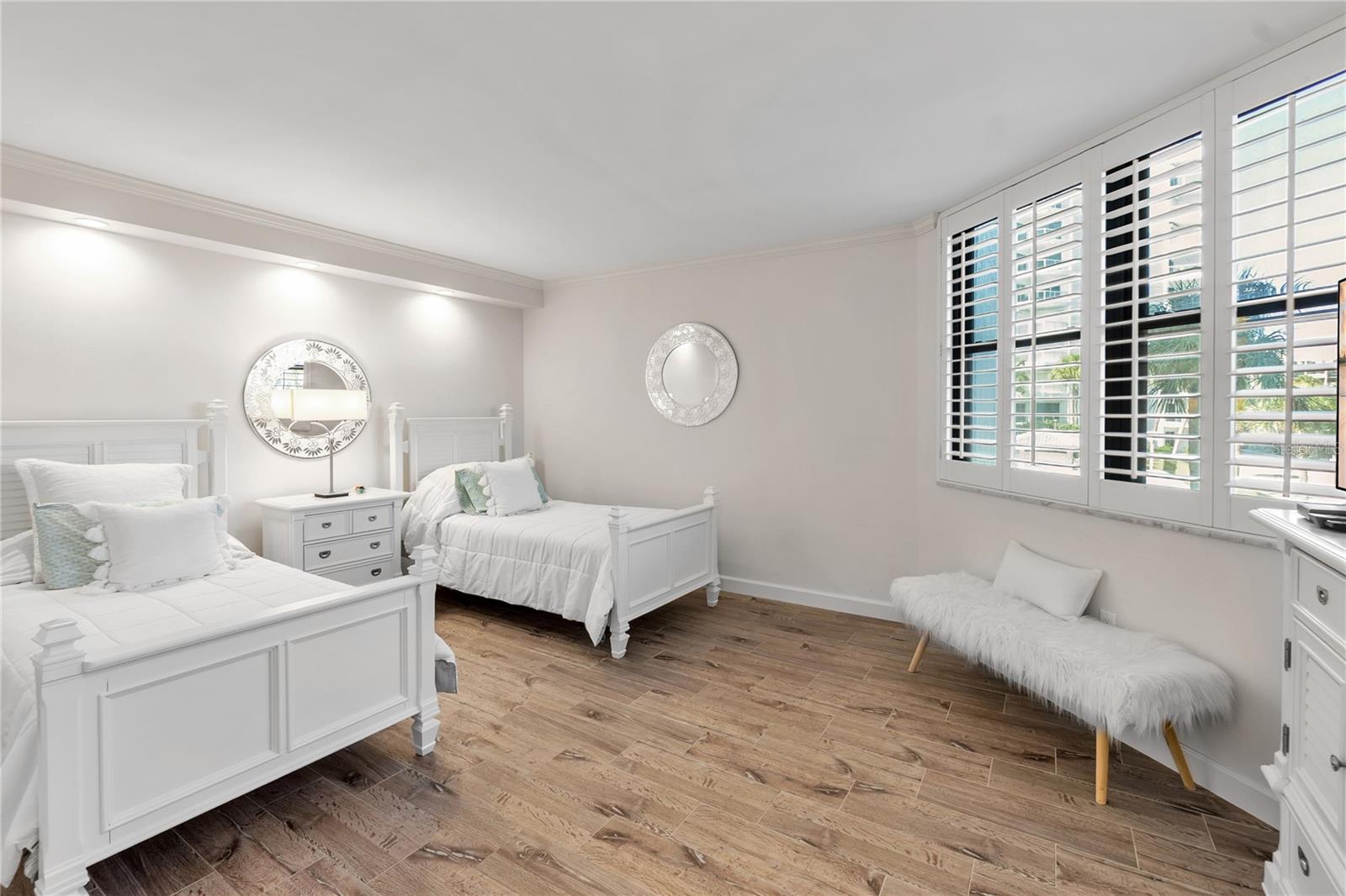 Image 38 of 66 For 1000 Longboat Club Road 204