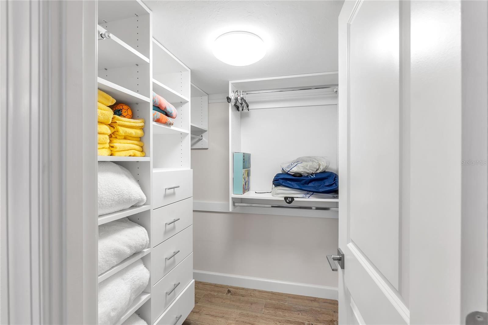 Image 40 of 66 For 1000 Longboat Club Road 204