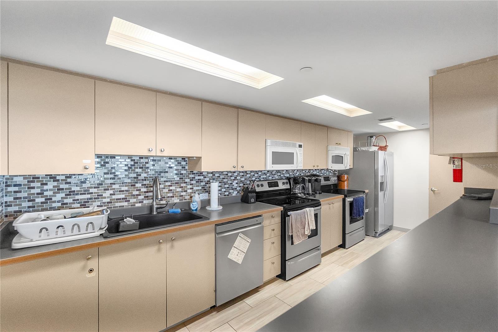 Image 48 of 66 For 1000 Longboat Club Road 204