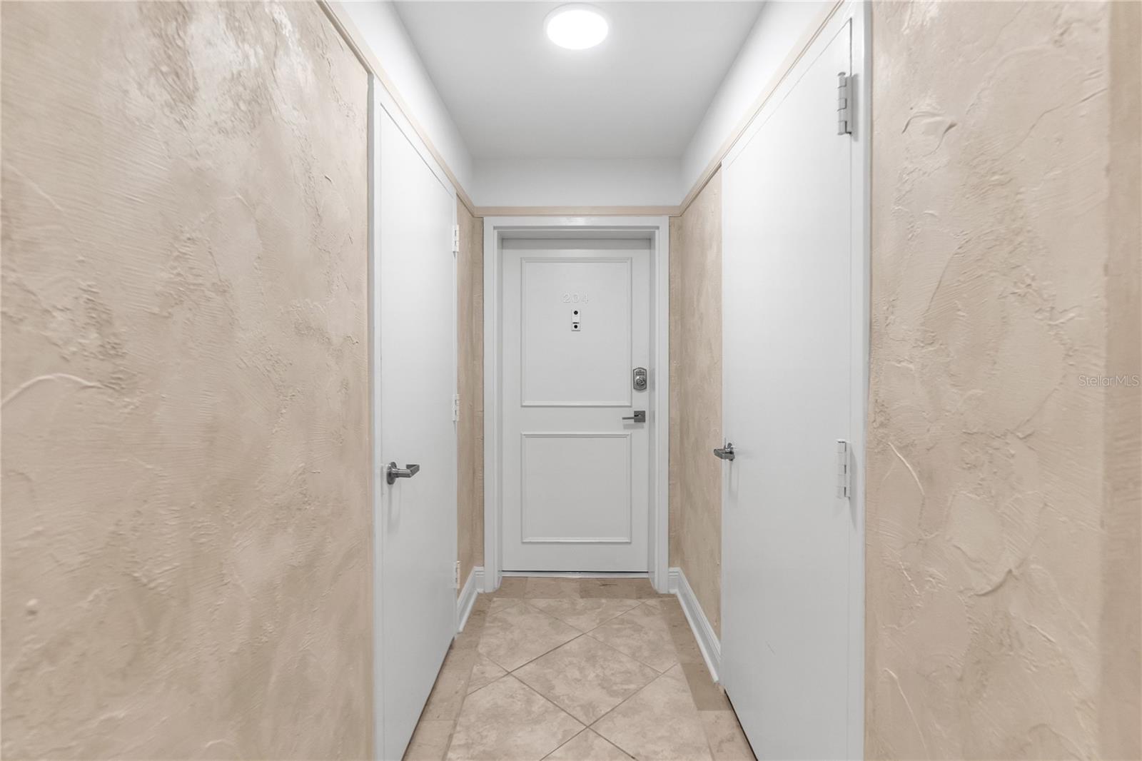 Image 8 of 66 For 1000 Longboat Club Road 204