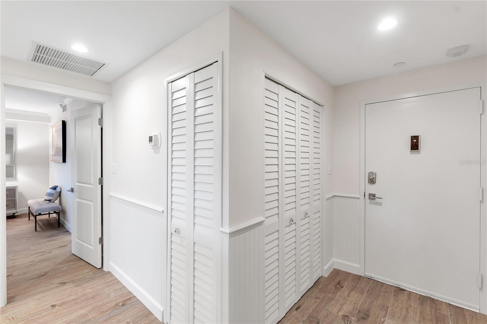 Image 9 of 66 For 1000 Longboat Club Road 204