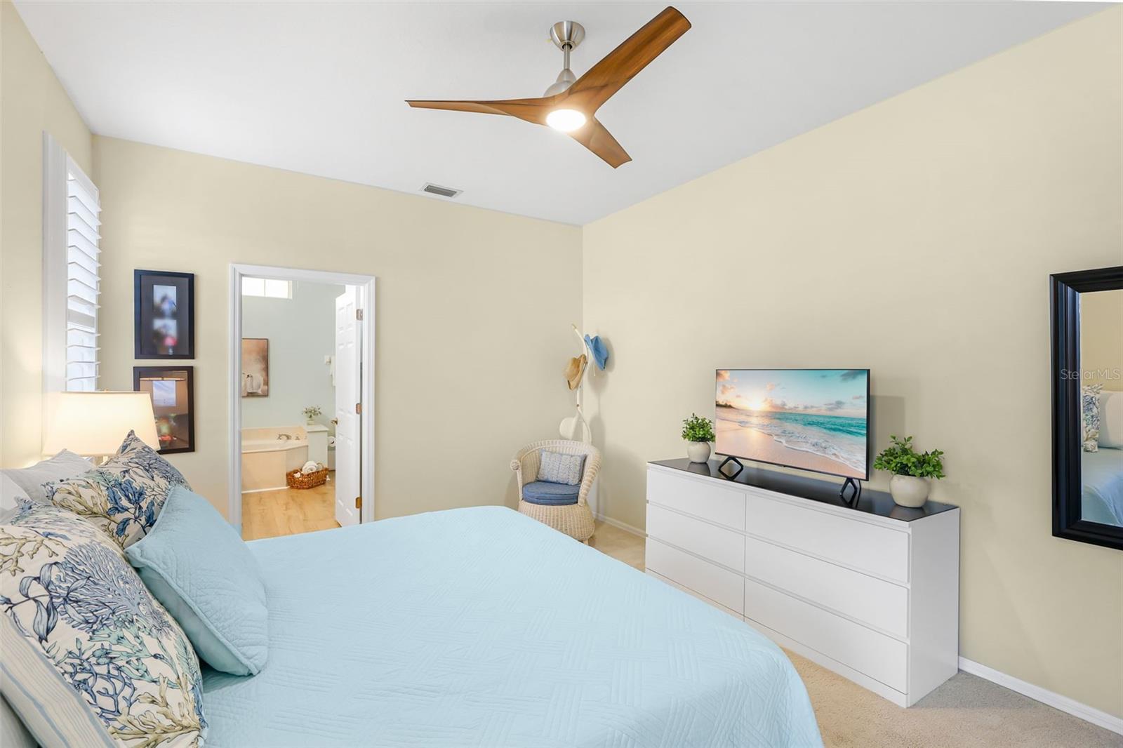 Image 20 of 77 For 11371 Perico Isle Circle