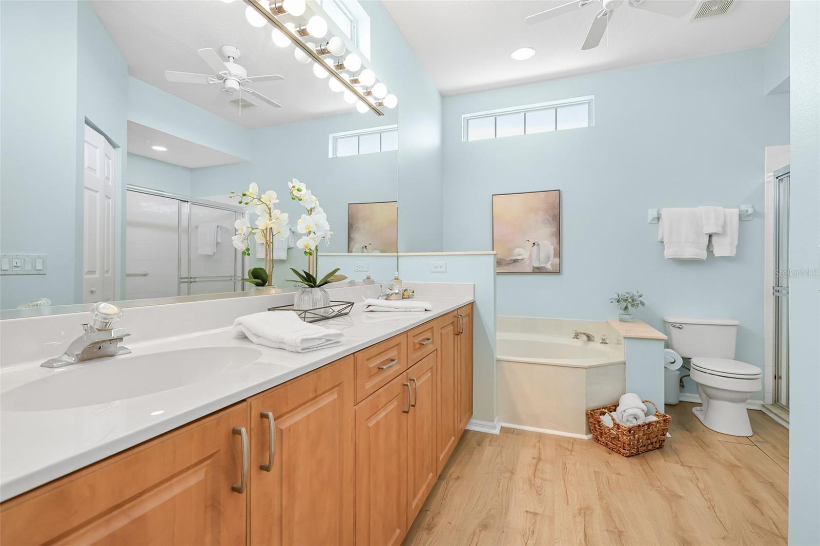 Image 22 of 77 For 11371 Perico Isle Circle