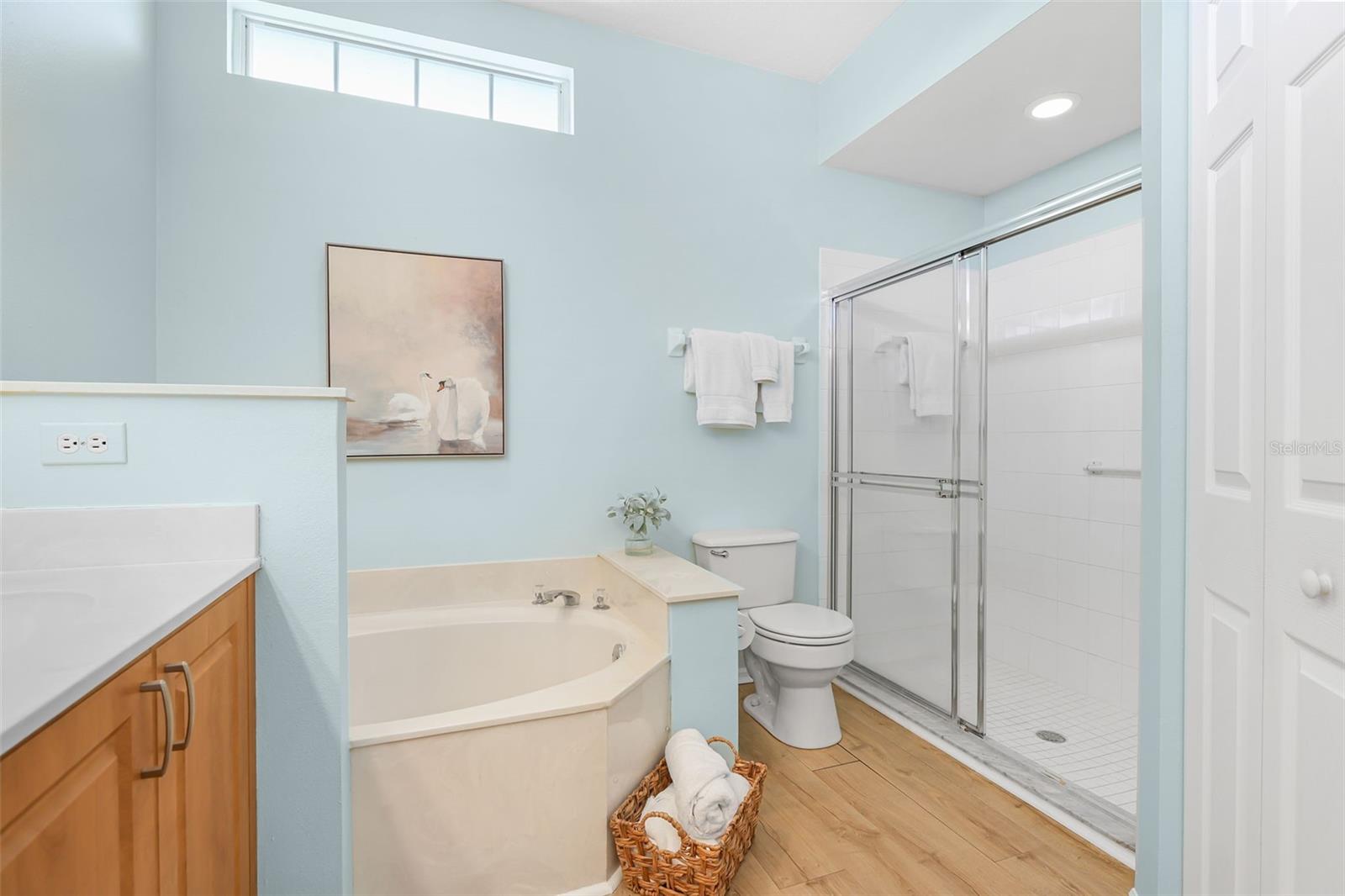 Image 23 of 77 For 11371 Perico Isle Circle