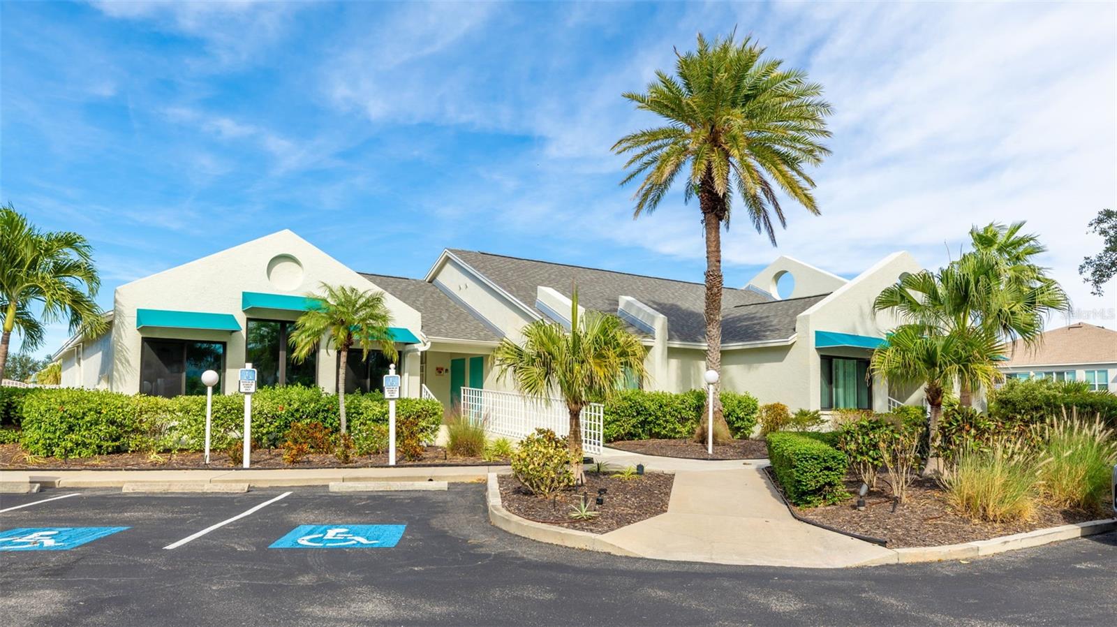 Image 52 of 77 For 11371 Perico Isle Circle