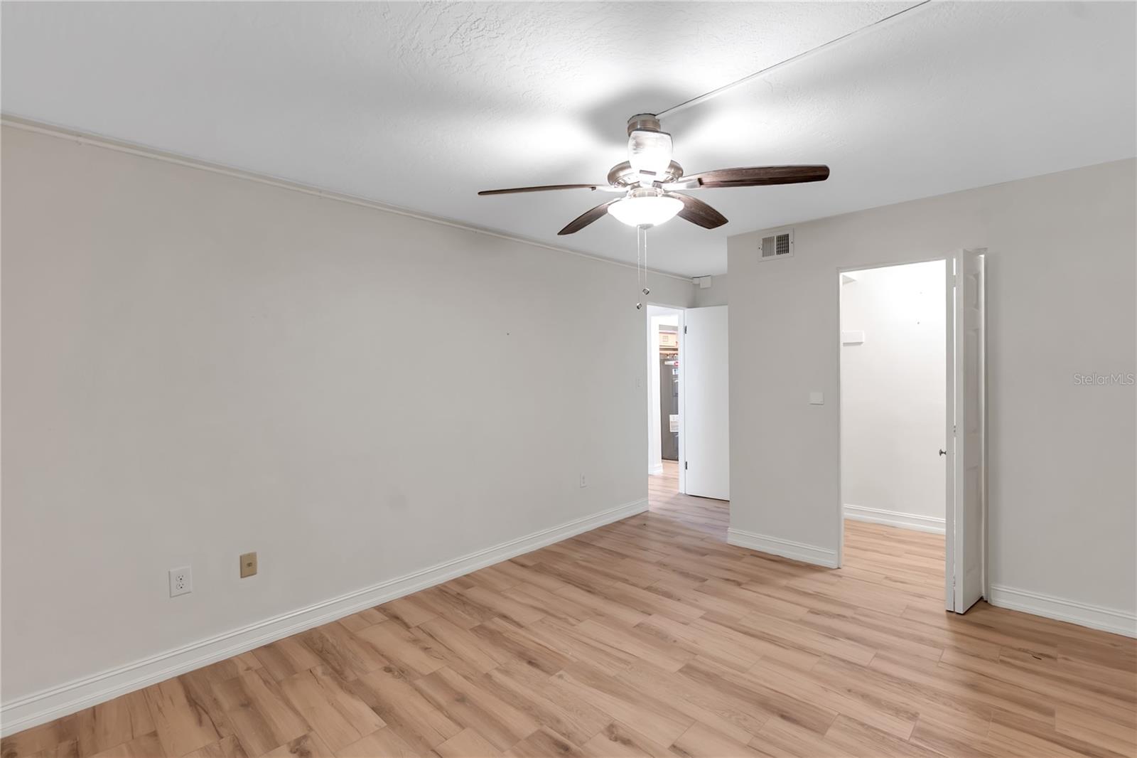 Image 18 of 79 For 3835 Almeria Court C1