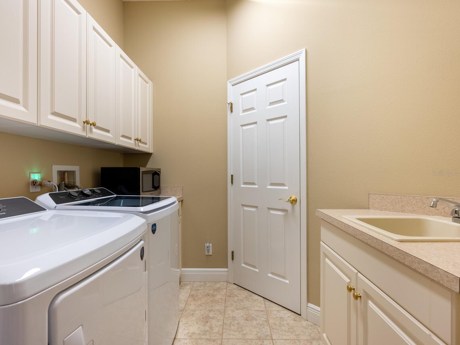 Image 36 of 73 For 12518 Harbour Landings Drive