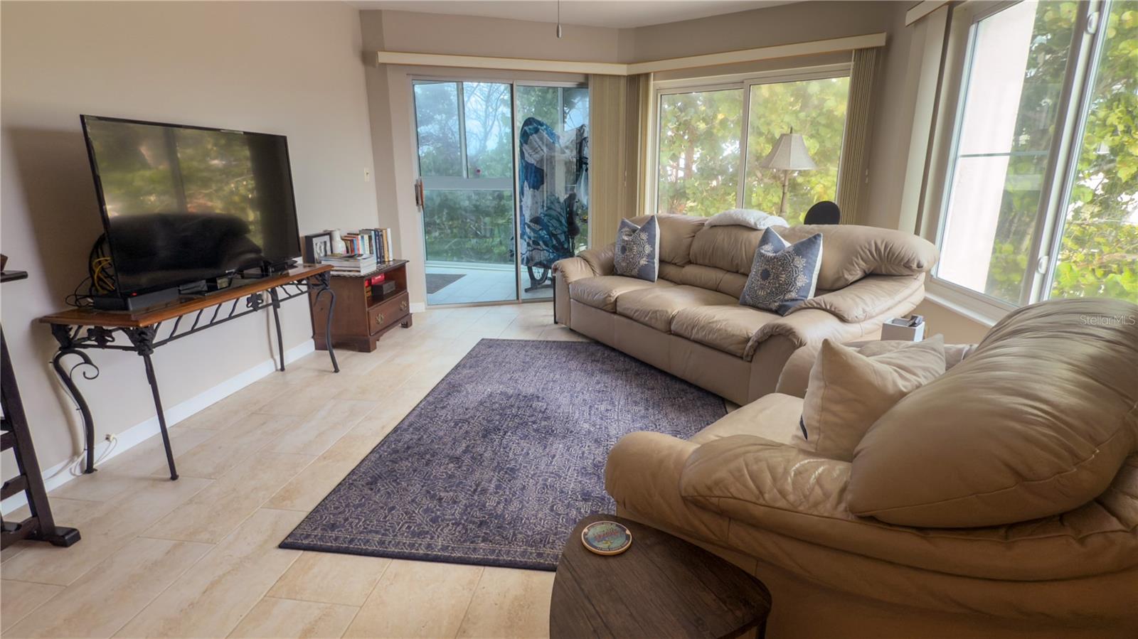 Image 4 of 21 For 1900 Benjamin Franklin Drive 201ber