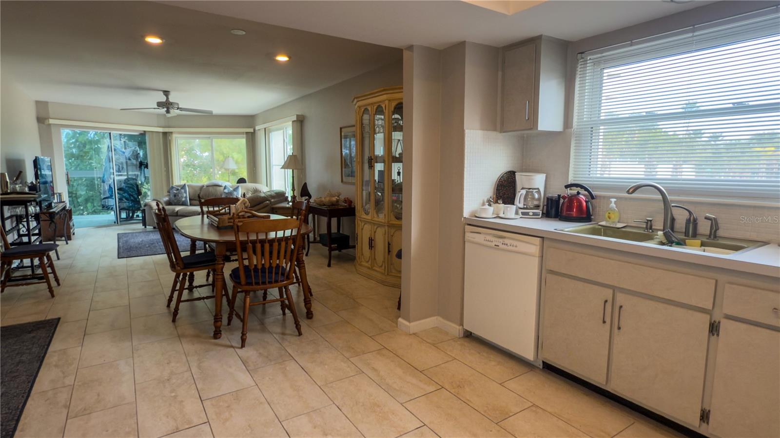 Image 5 of 21 For 1900 Benjamin Franklin Drive 201ber