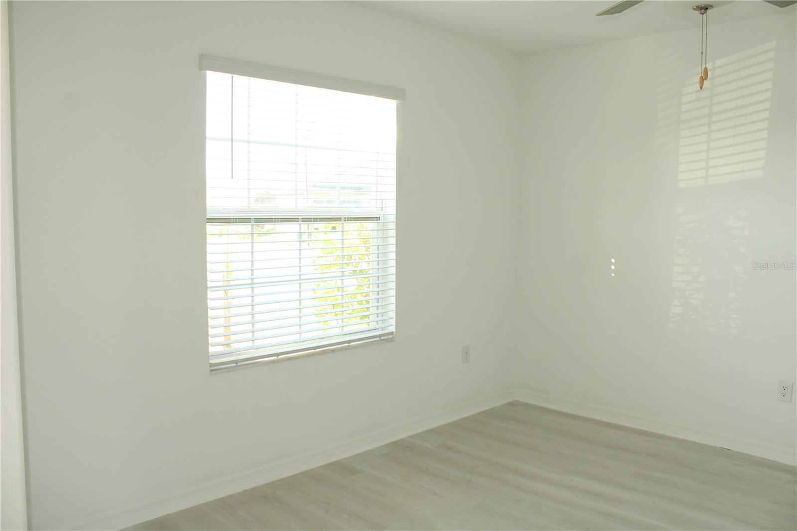 Image 14 of 33 For 8526 40th Circle E