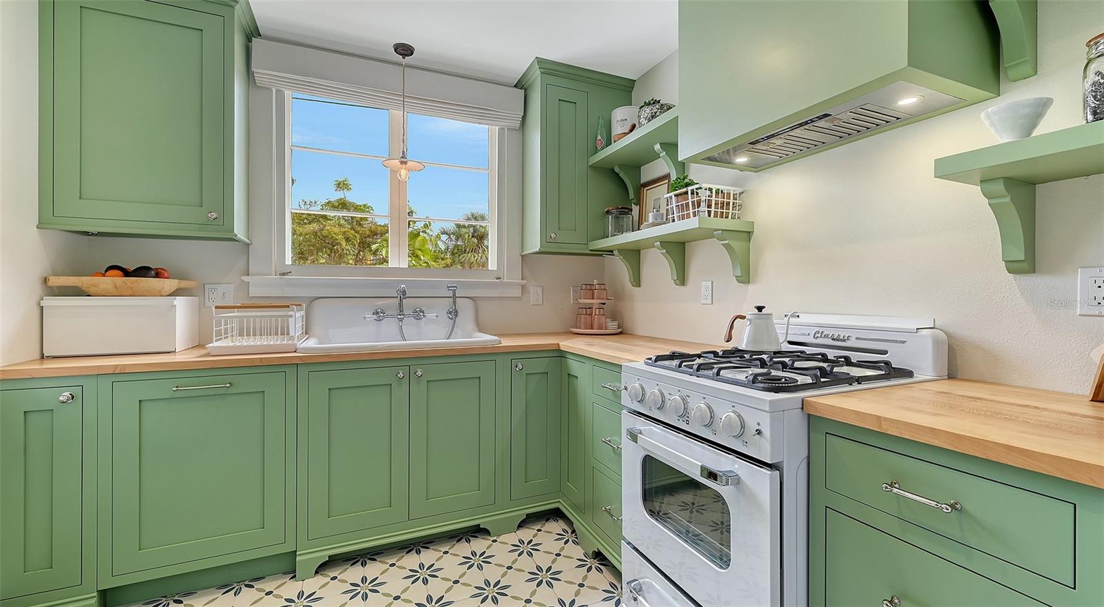 Image 14 of 63 For 310 Osprey Avenue