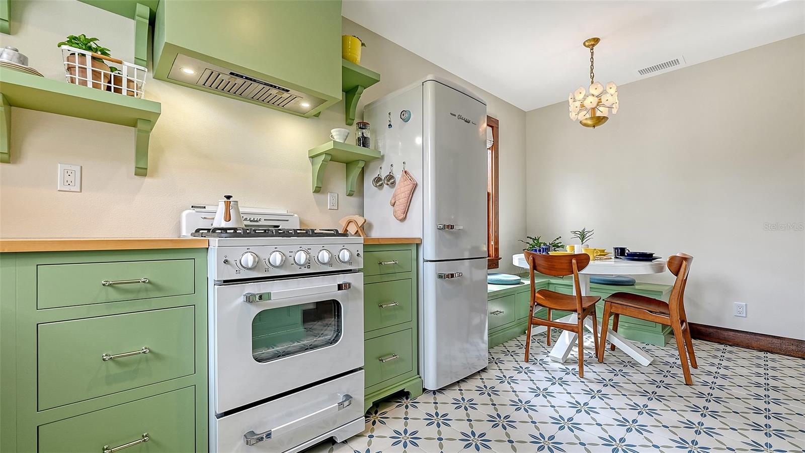 Image 18 of 63 For 310 Osprey Avenue