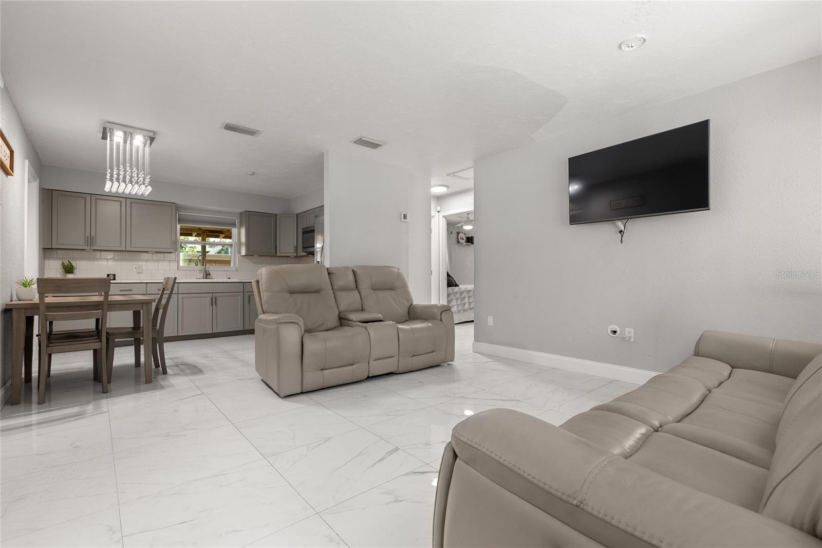 Image 6 of 16 For 1731 4th Avenue E