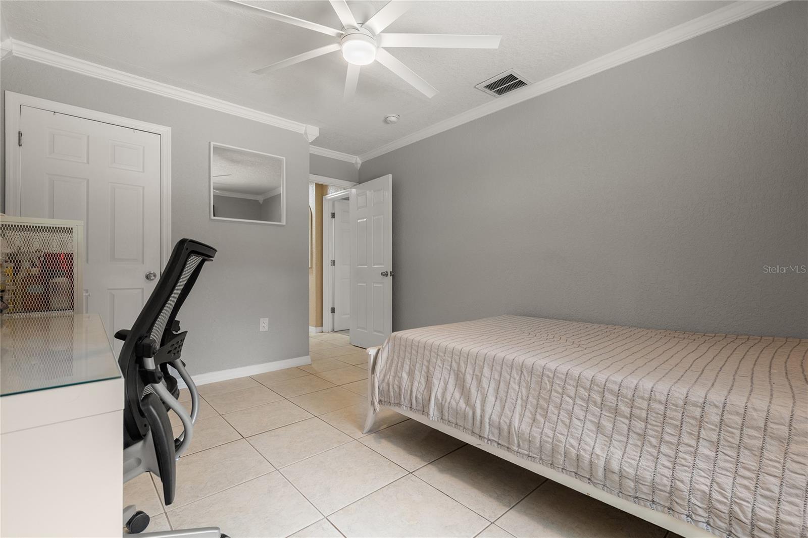 Image 18 of 26 For 1735 4th Avenue E