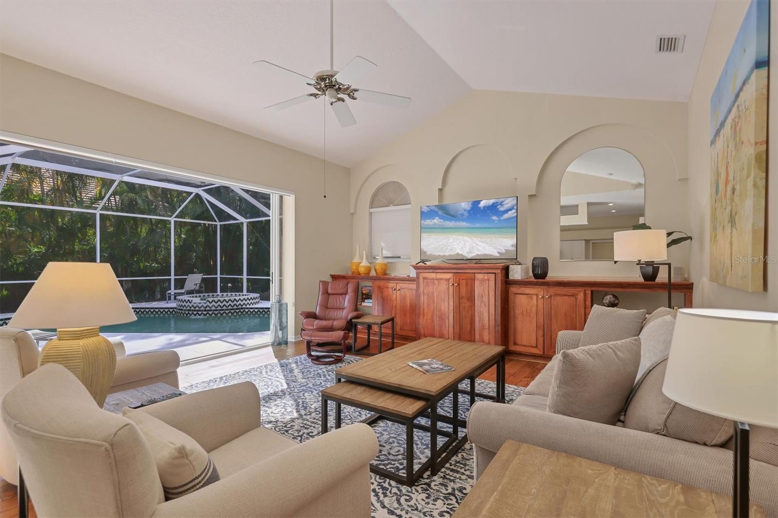 Image 18 of 77 For 7354 Eaton Court