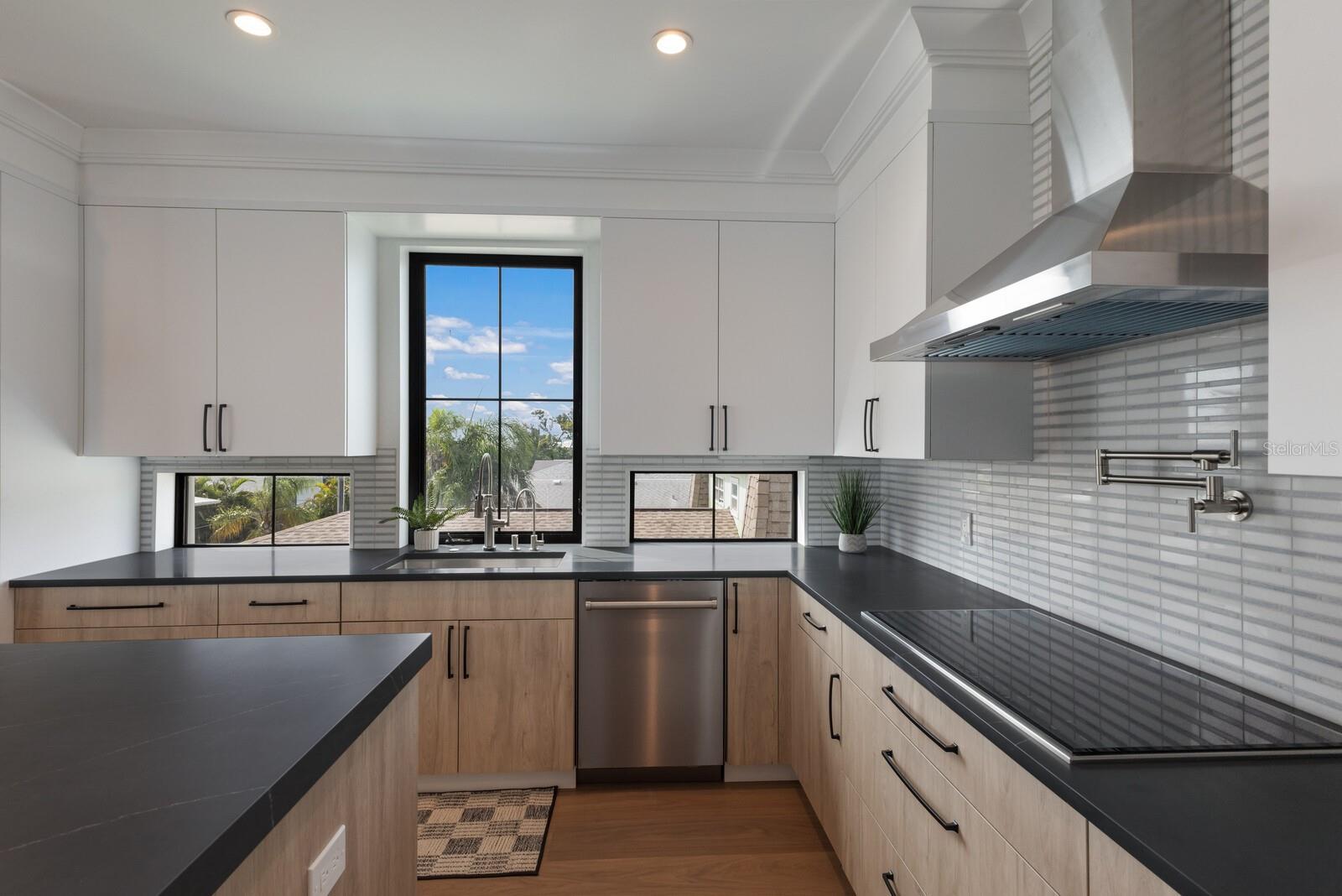 Image 11 of 100 For 2415 Avenue B