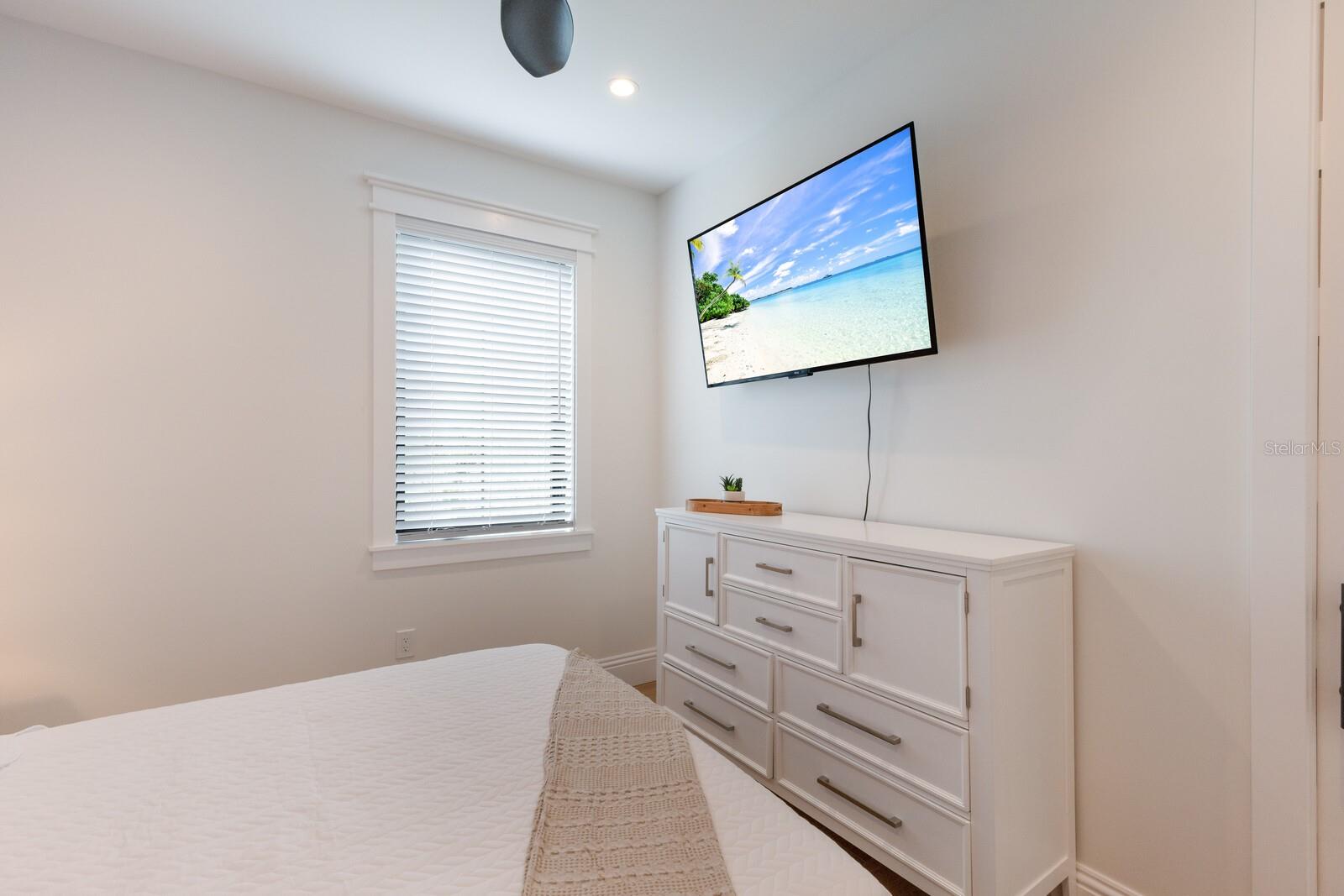 Image 21 of 100 For 2415 Avenue B