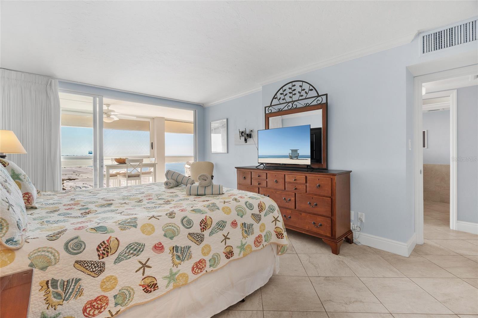 Image 31 of 48 For 5966 Midnight Pass Road G118