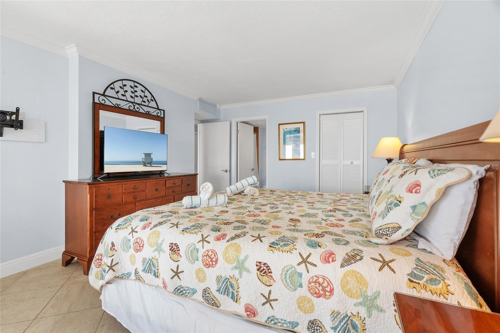 Image 32 of 48 For 5966 Midnight Pass Road G118