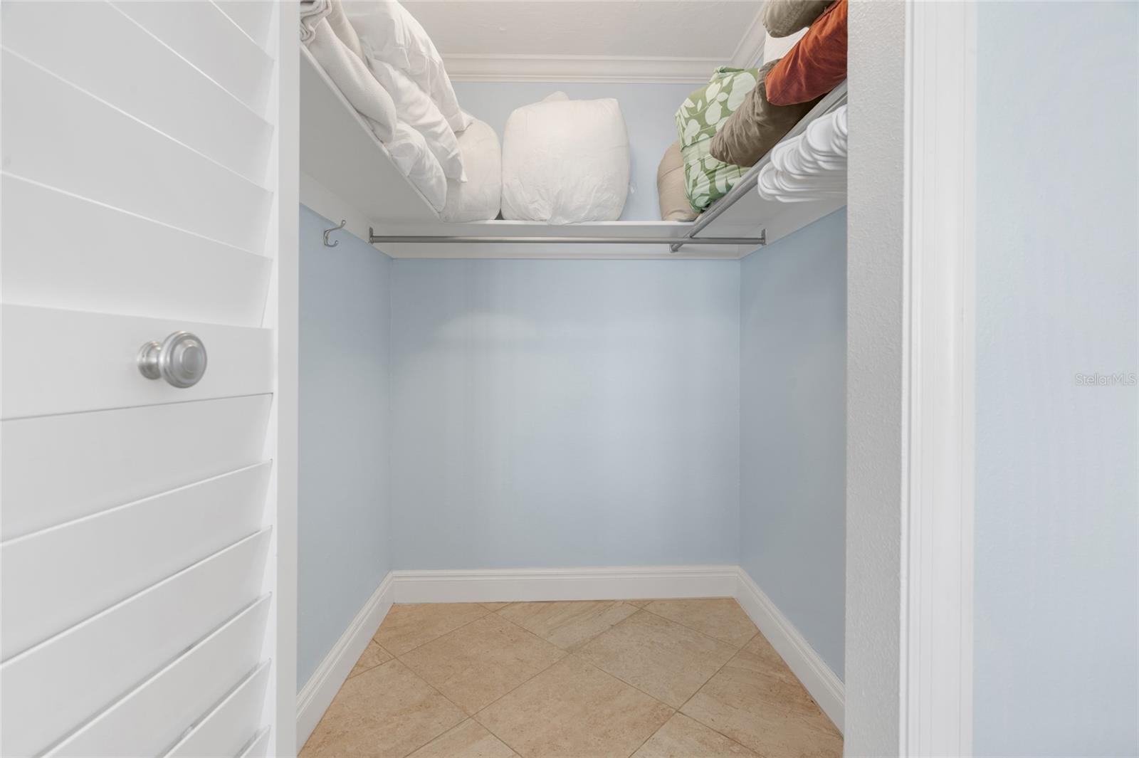 Image 36 of 48 For 5966 Midnight Pass Road G118