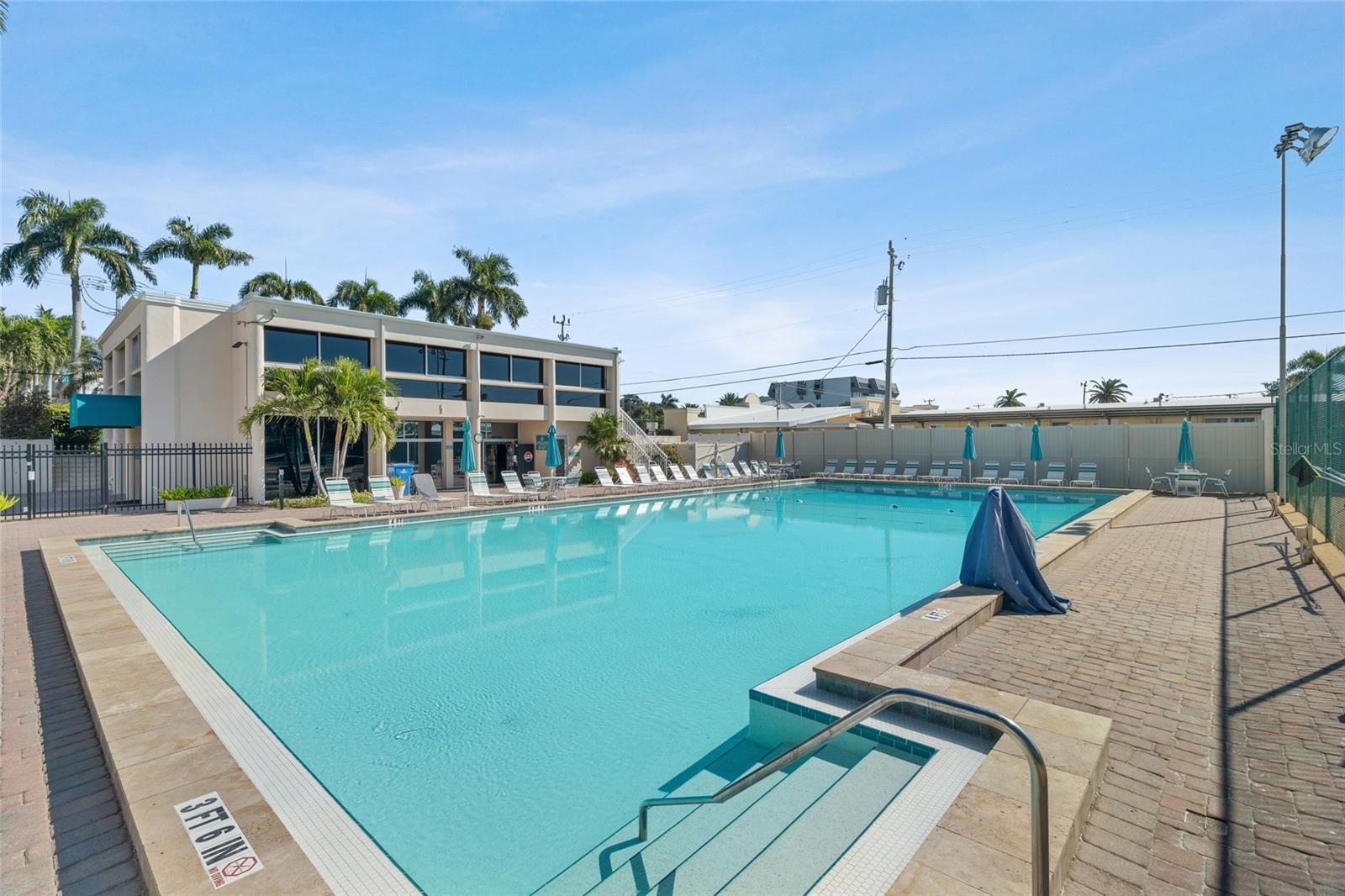 Image 45 of 48 For 5966 Midnight Pass Road G118