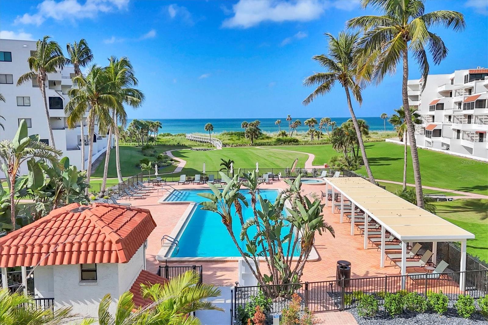 Image 10 of 51 For 1425 Gulf Of Mexico Drive 208