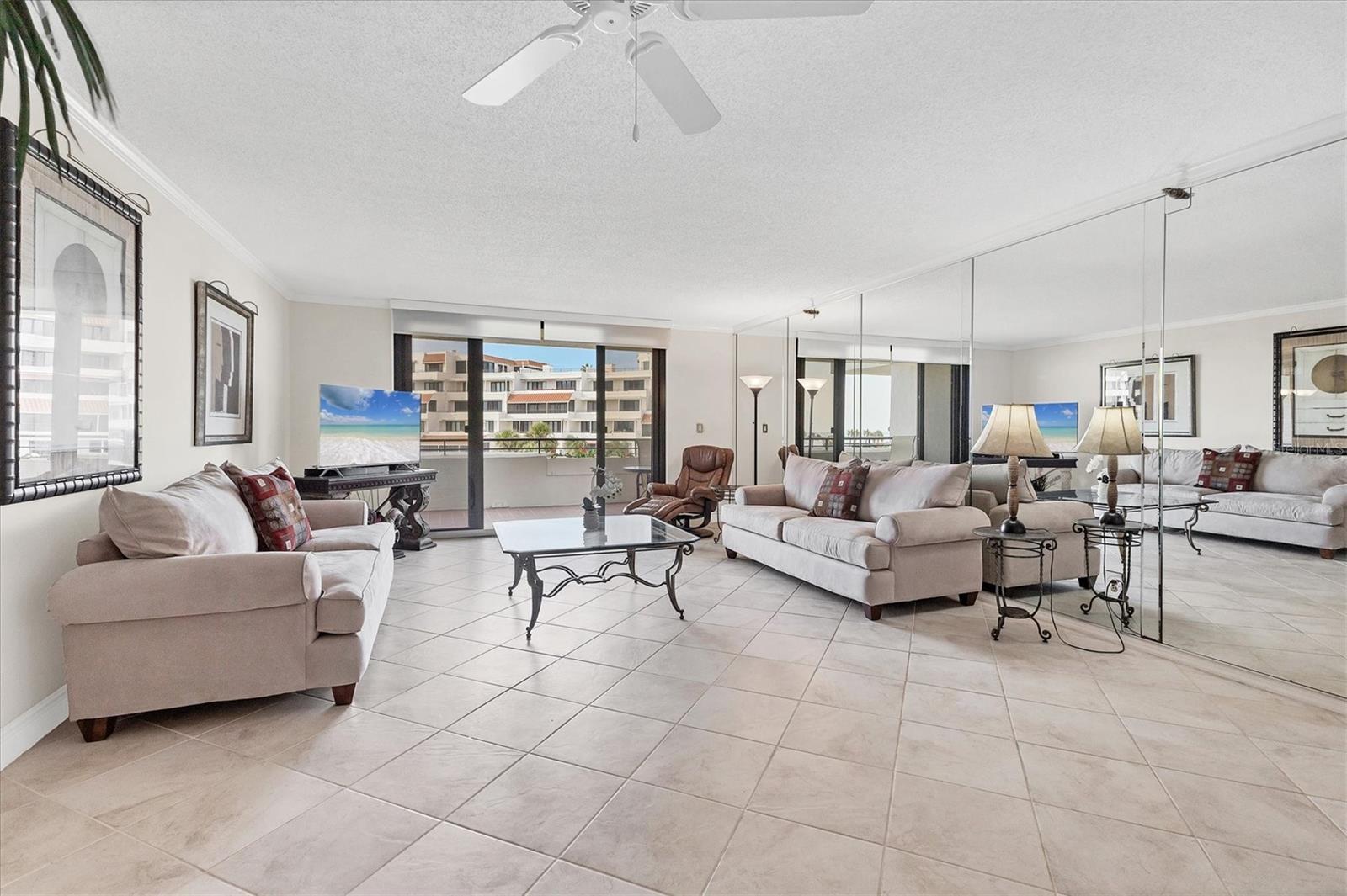 Image 11 of 51 For 1425 Gulf Of Mexico Drive 208