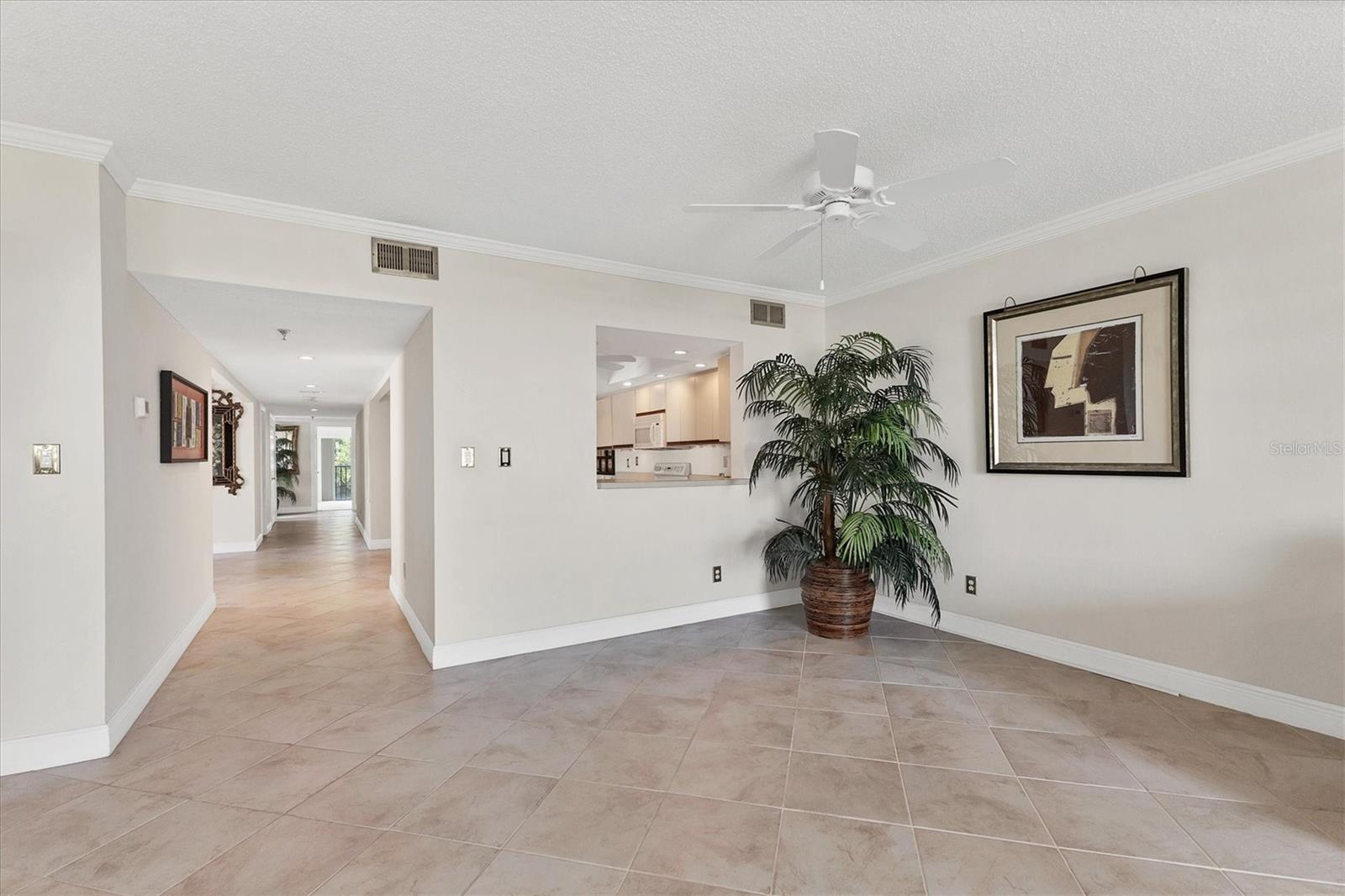 Image 12 of 51 For 1425 Gulf Of Mexico Drive 208