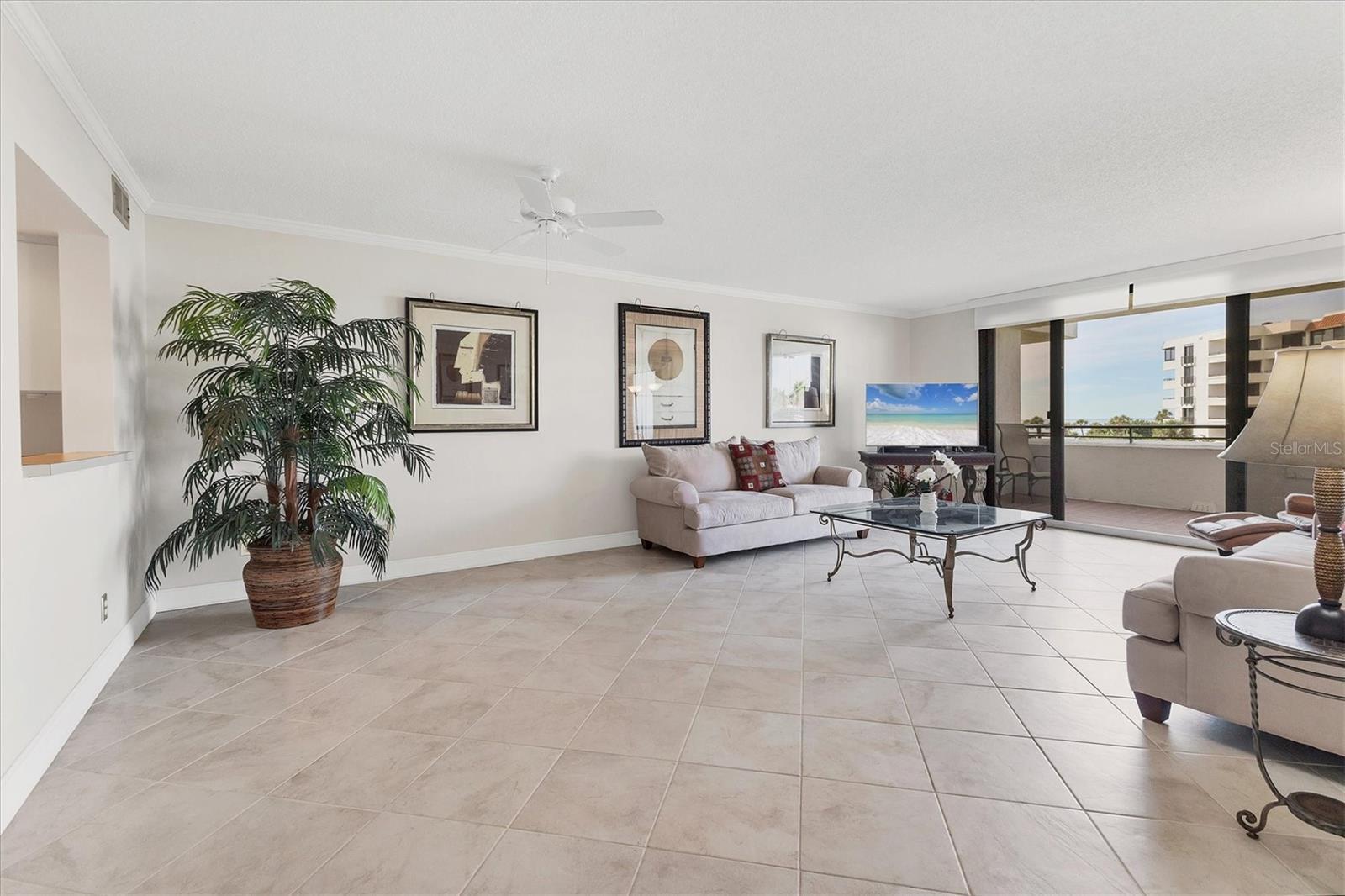 Image 13 of 51 For 1425 Gulf Of Mexico Drive 208