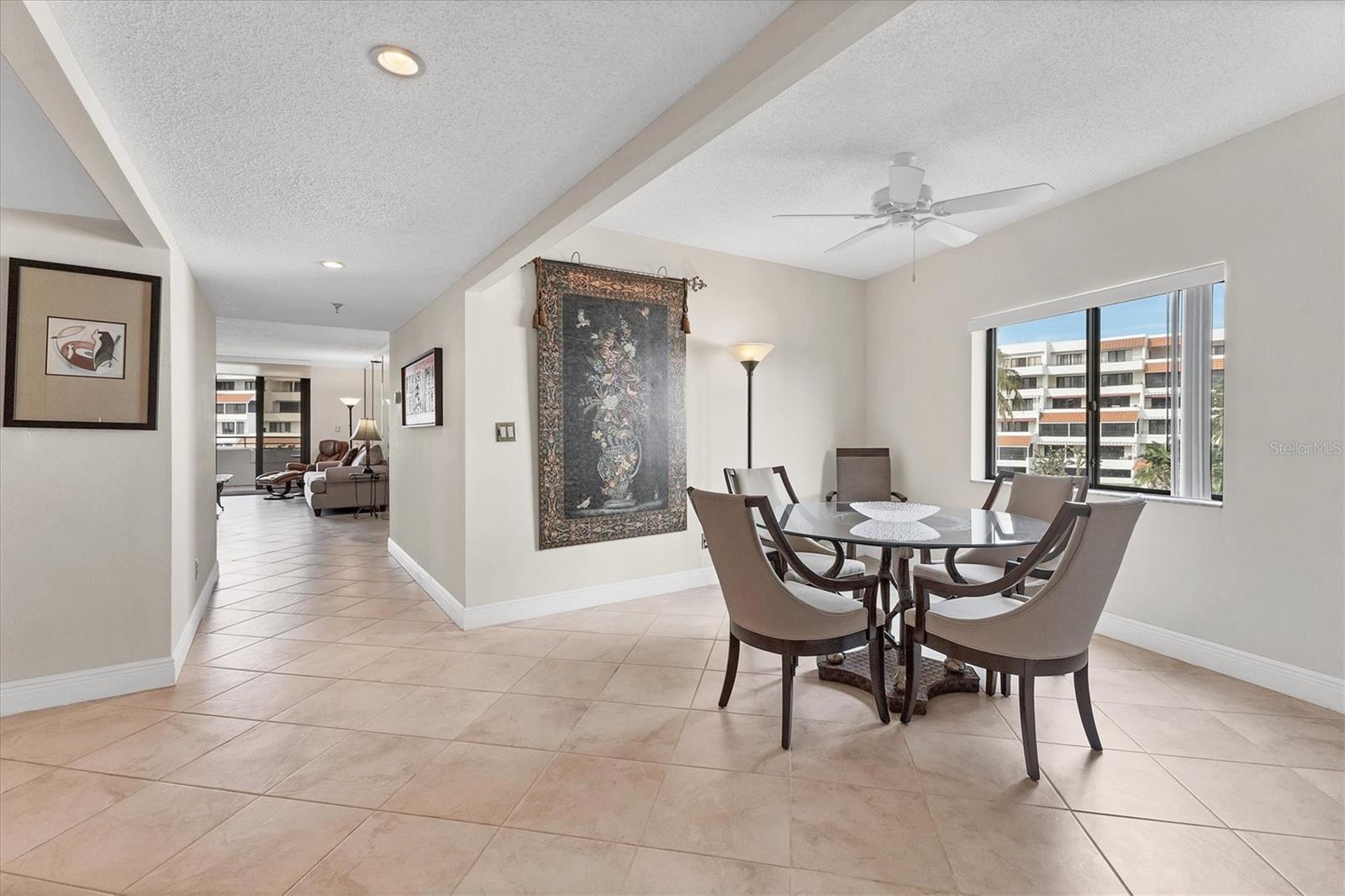 Image 17 of 51 For 1425 Gulf Of Mexico Drive 208