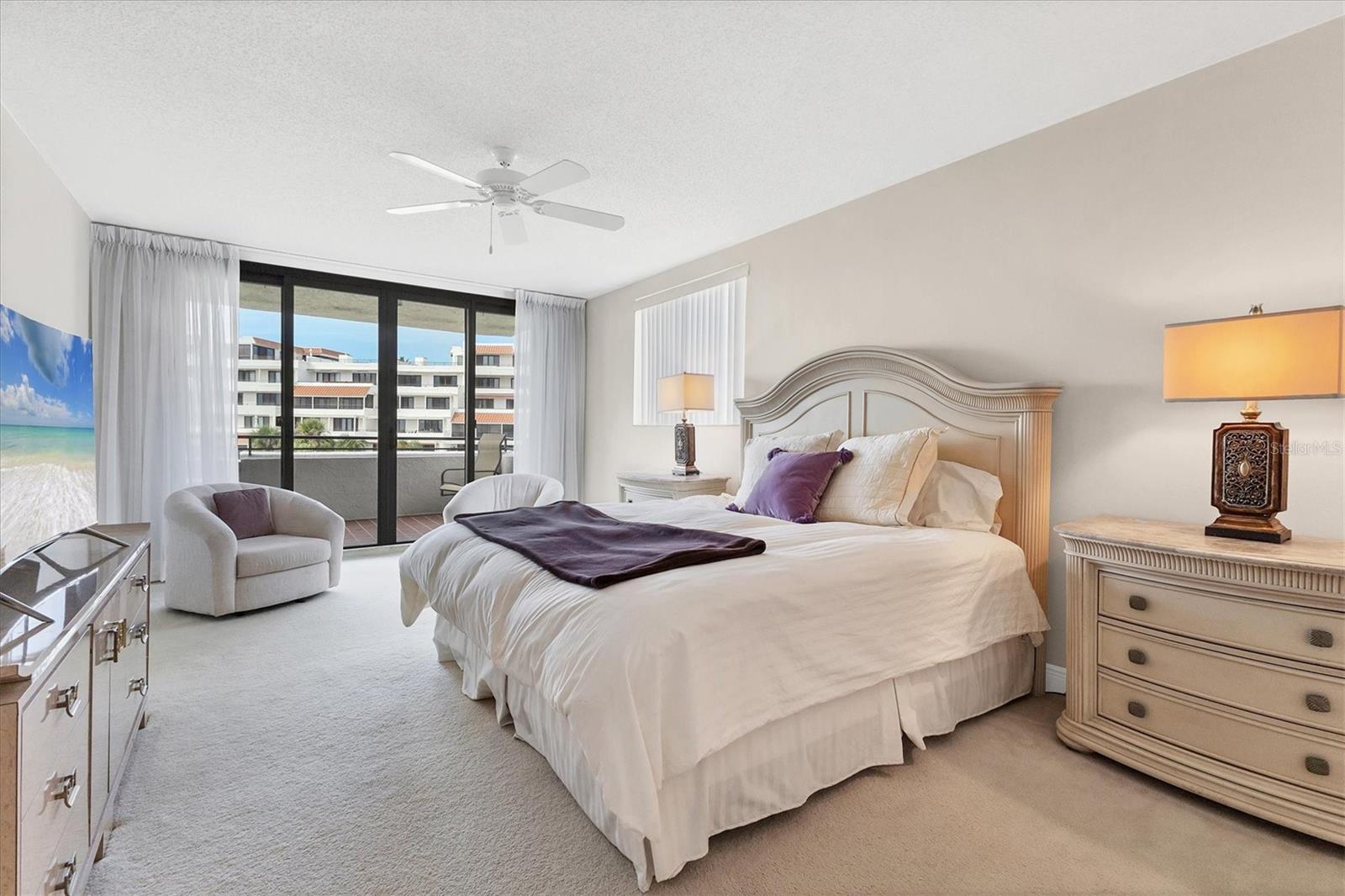 Image 19 of 51 For 1425 Gulf Of Mexico Drive 208