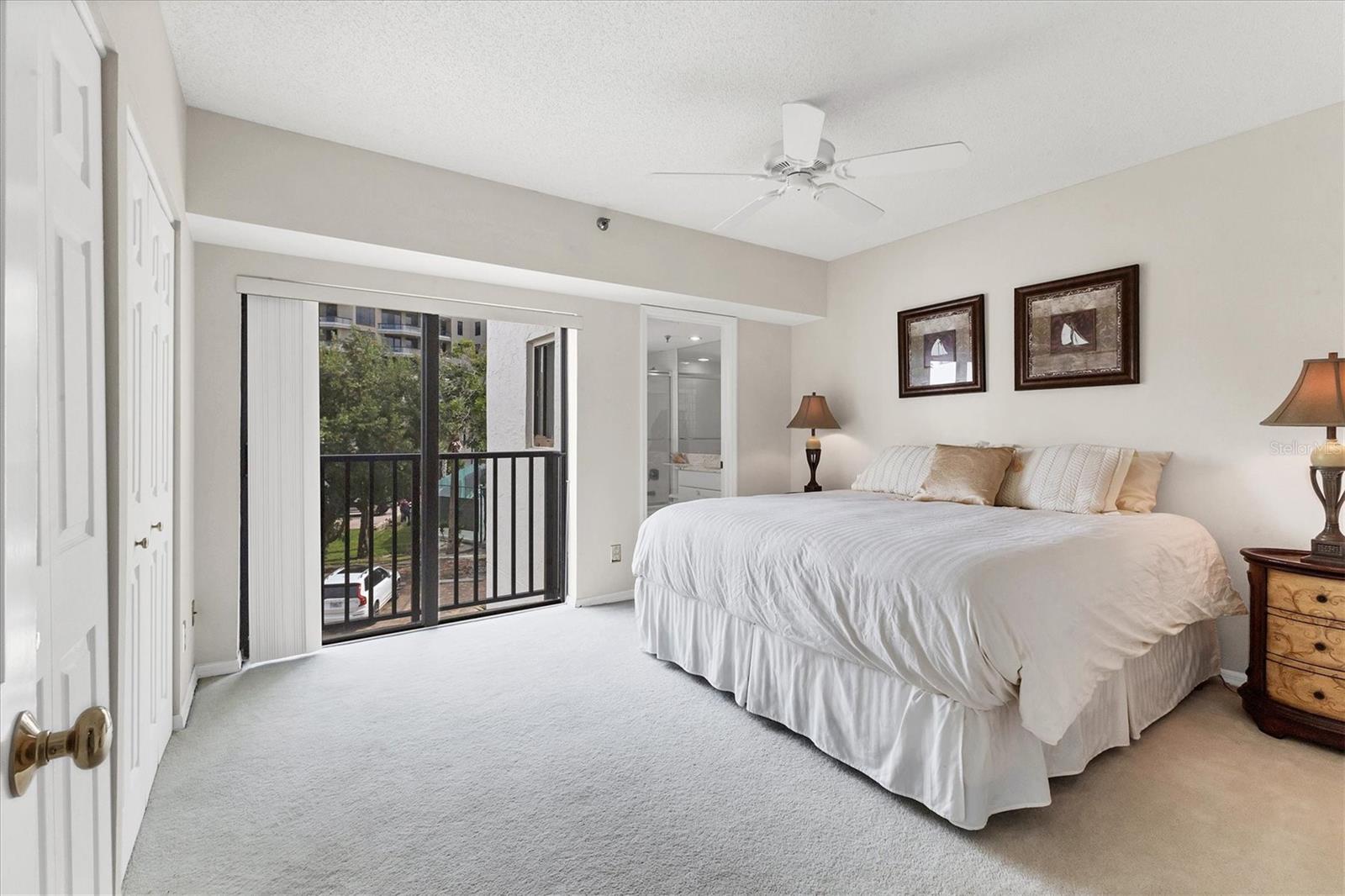 Image 22 of 51 For 1425 Gulf Of Mexico Drive 208