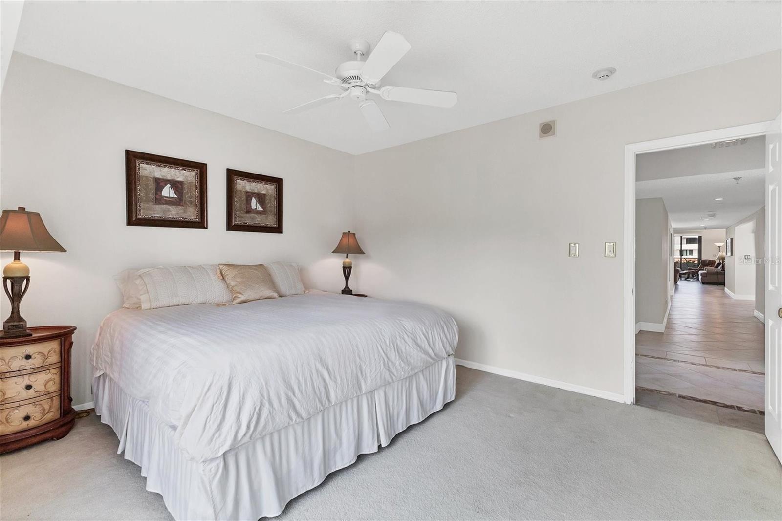 Image 23 of 51 For 1425 Gulf Of Mexico Drive 208