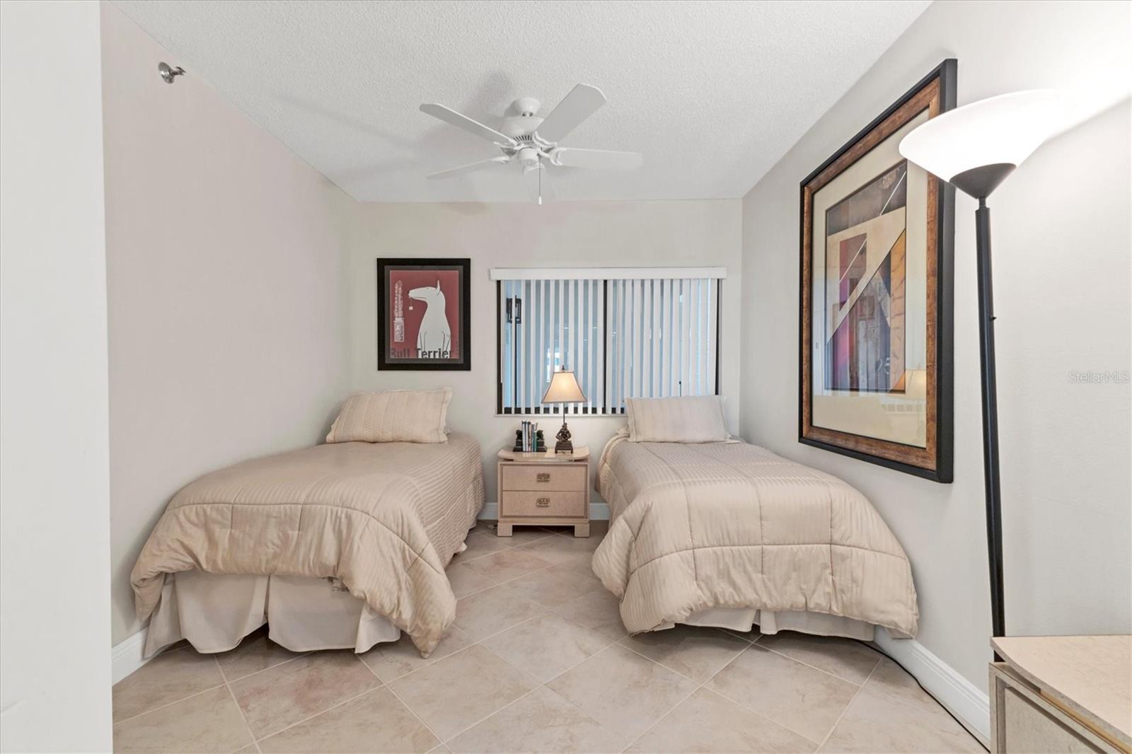 Image 25 of 51 For 1425 Gulf Of Mexico Drive 208