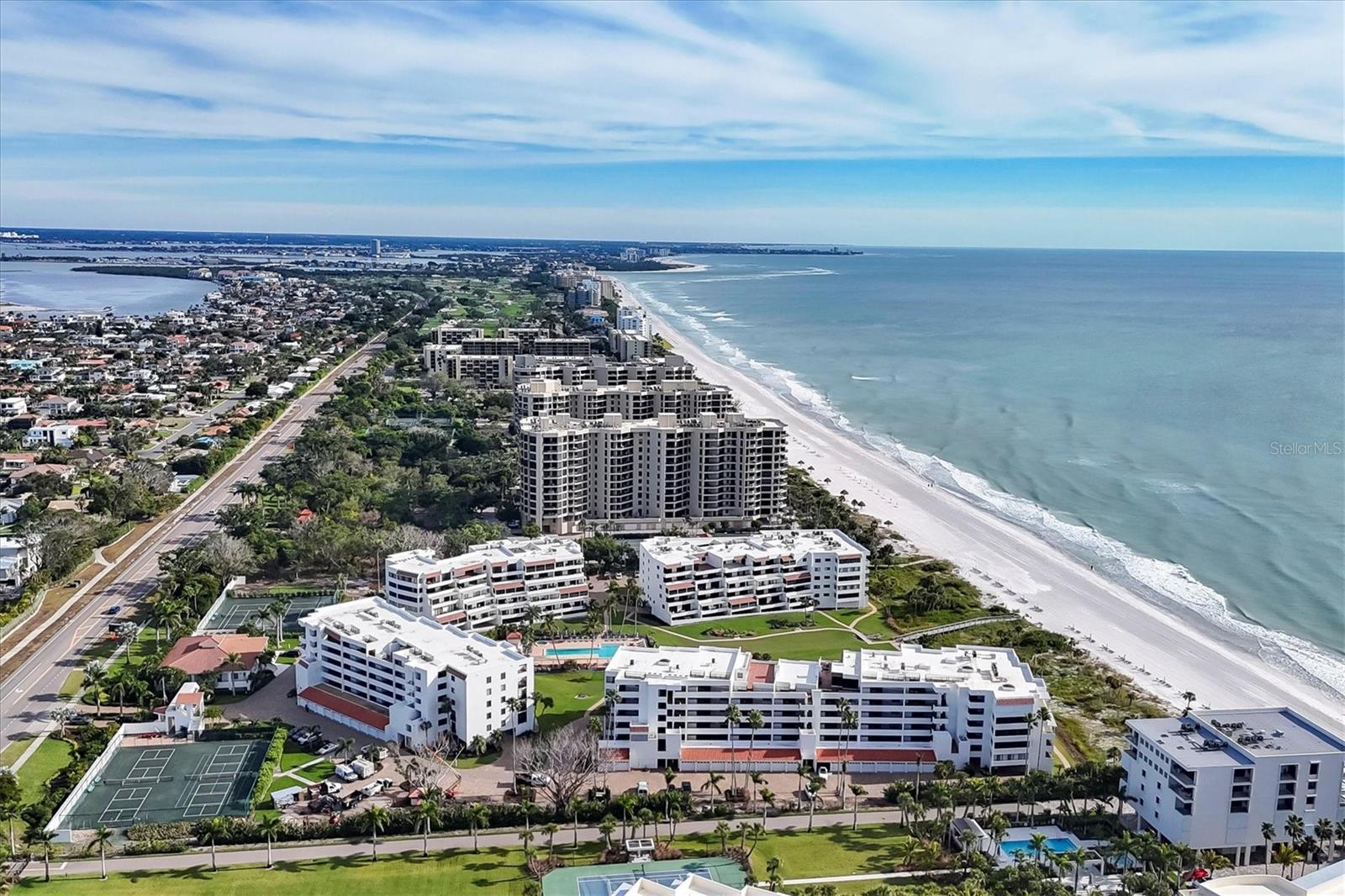 Image 28 of 51 For 1425 Gulf Of Mexico Drive 208