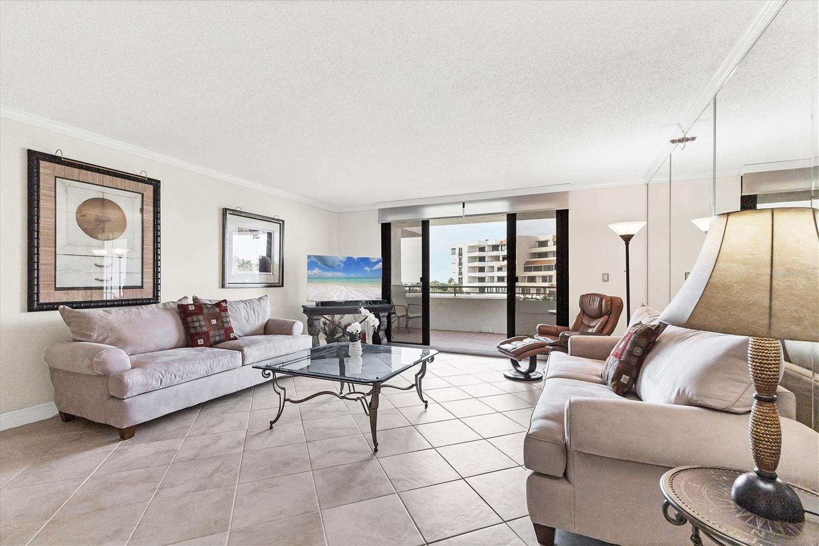 Image 3 of 51 For 1425 Gulf Of Mexico Drive 208