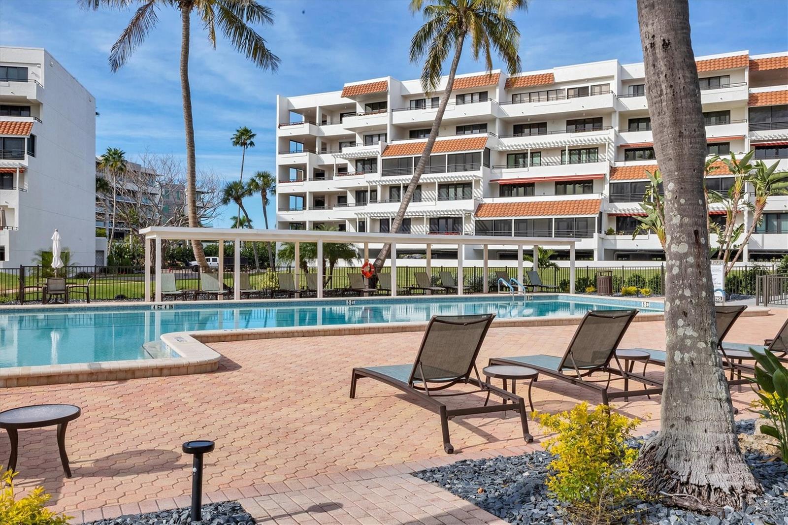 Image 31 of 51 For 1425 Gulf Of Mexico Drive 208