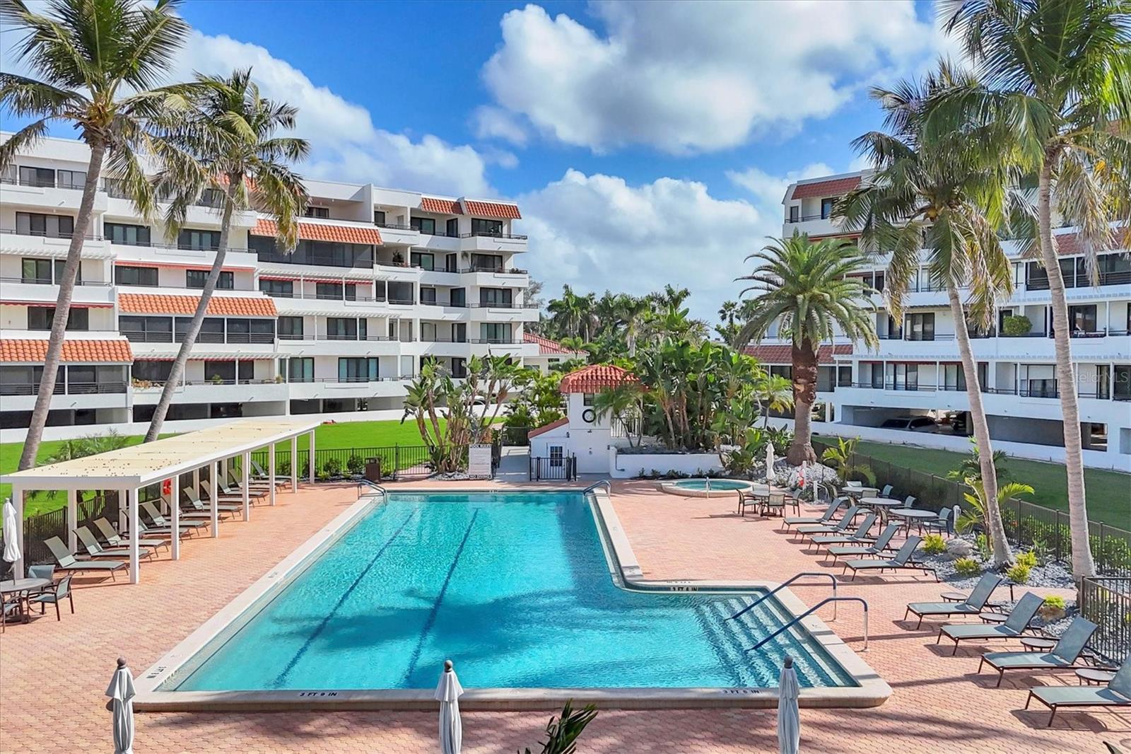 Image 33 of 51 For 1425 Gulf Of Mexico Drive 208