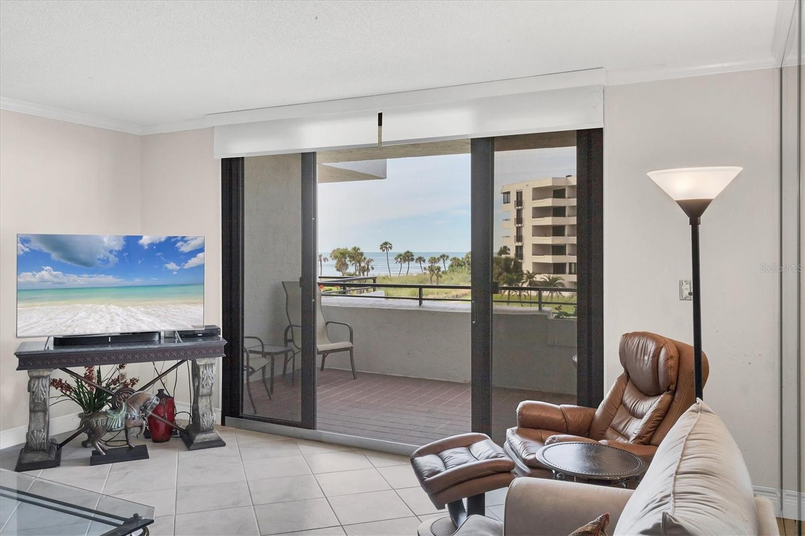 Image 4 of 51 For 1425 Gulf Of Mexico Drive 208