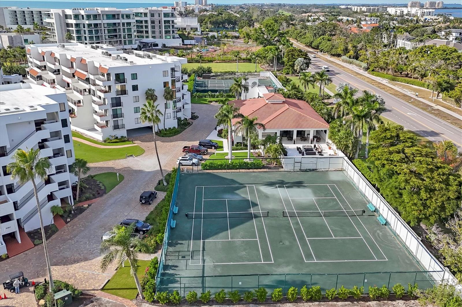 Image 43 of 51 For 1425 Gulf Of Mexico Drive 208