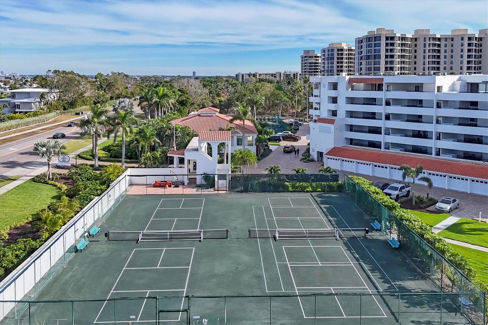 Image 44 of 51 For 1425 Gulf Of Mexico Drive 208