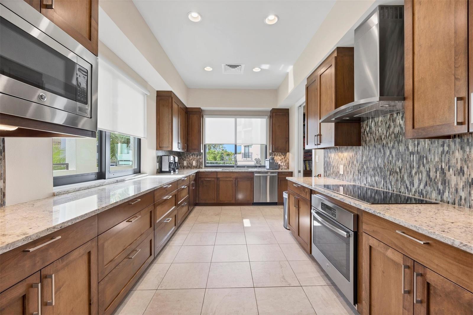 Image 49 of 51 For 1425 Gulf Of Mexico Drive 208