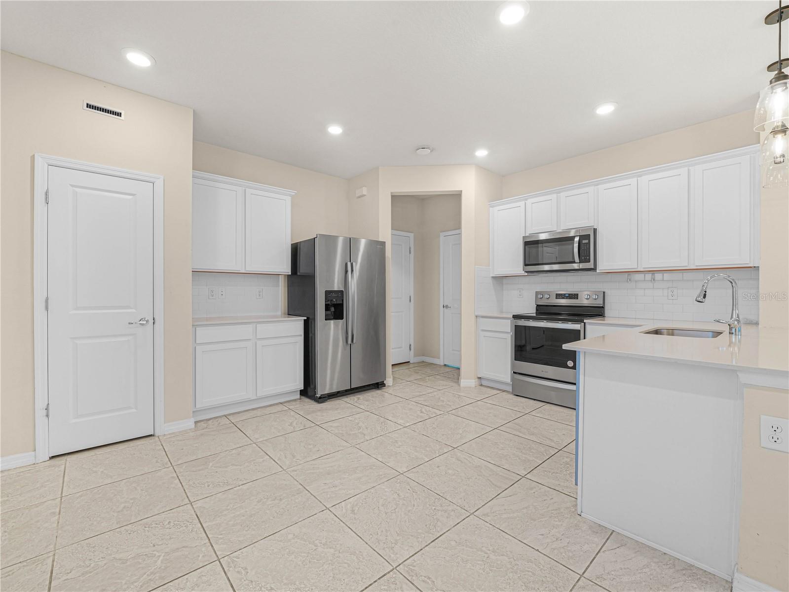 Image 17 of 42 For 4580 Sparkling Shell Avenue