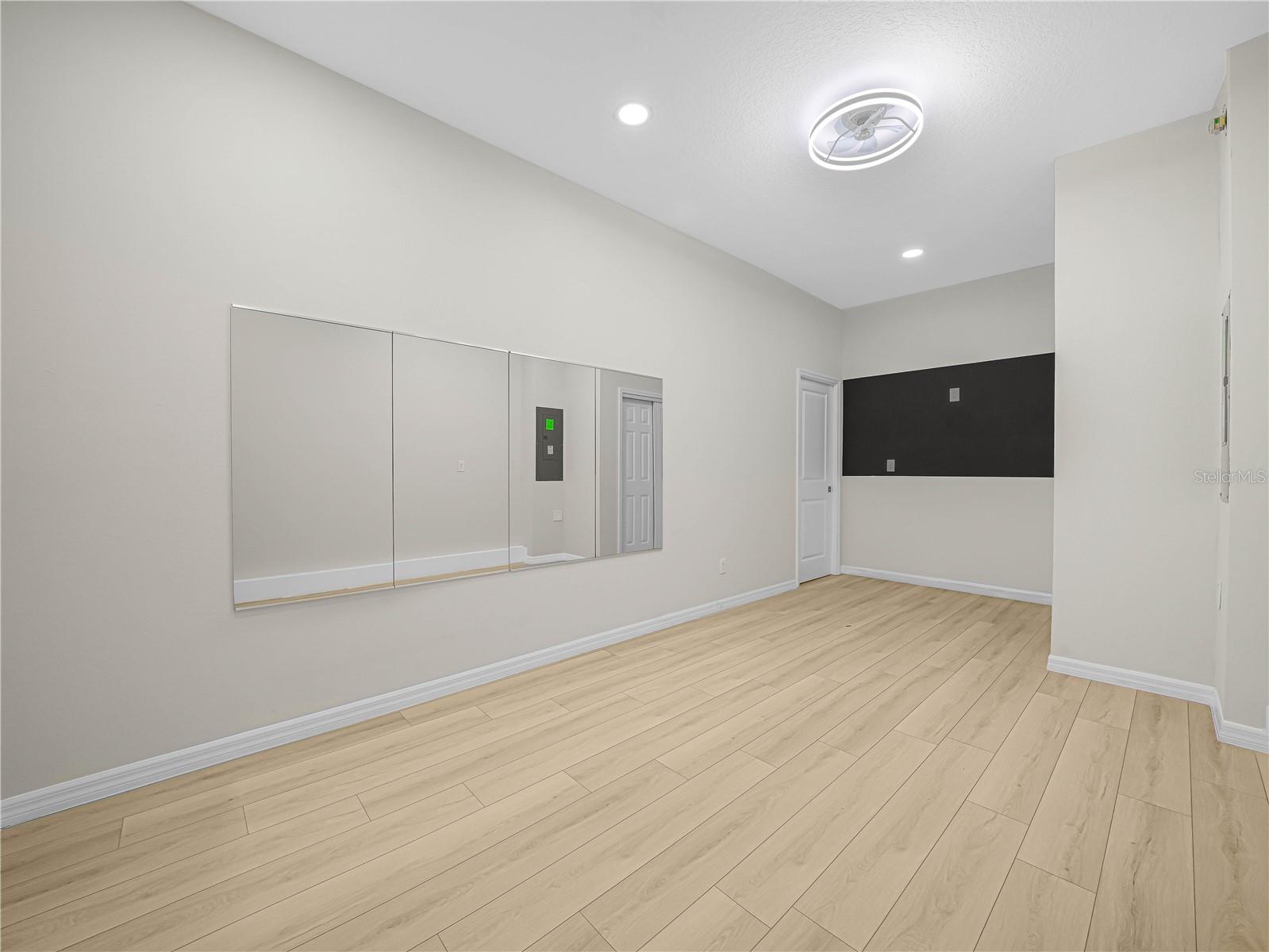 Image 28 of 42 For 4580 Sparkling Shell Avenue