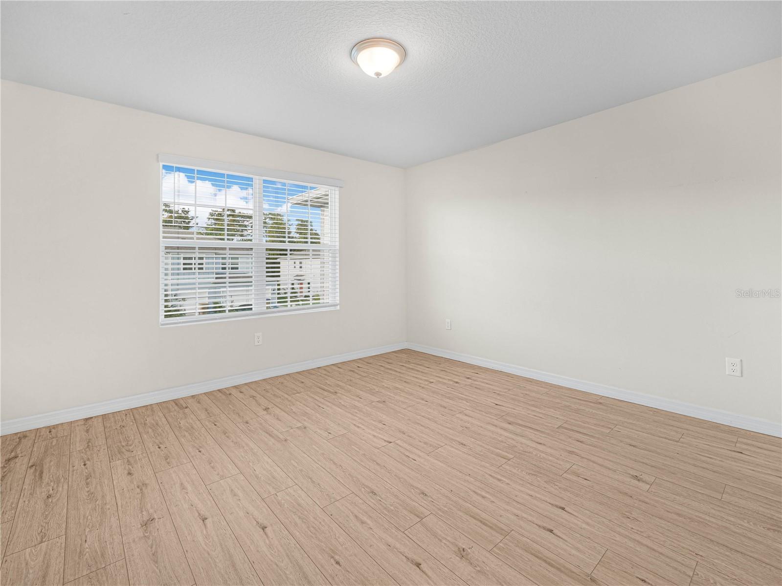 Image 32 of 42 For 4580 Sparkling Shell Avenue