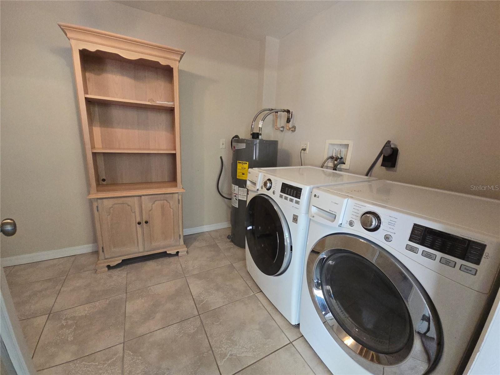 Image 18 of 29 For 613 Casabella Drive